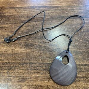 4/$15 taupe teardrop shaped pendant and rope chain